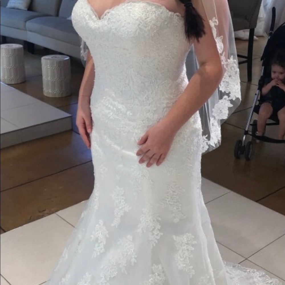 Mia solano size 16 wedding dress runs small NWT